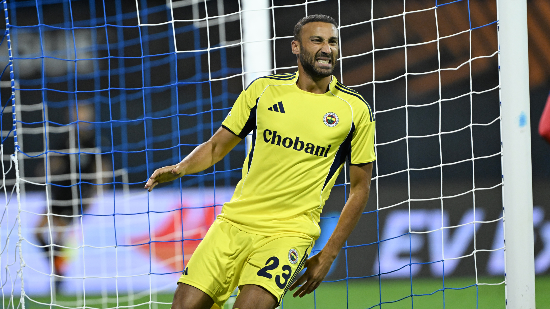 Fenerbahçe'de Ayrılıklar Netleşiyor: Cenk Tosun ve Becao Kasımpaşa'ya