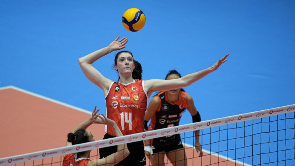 Eczacıbaşı, Dana Rettke'yle uzattı!