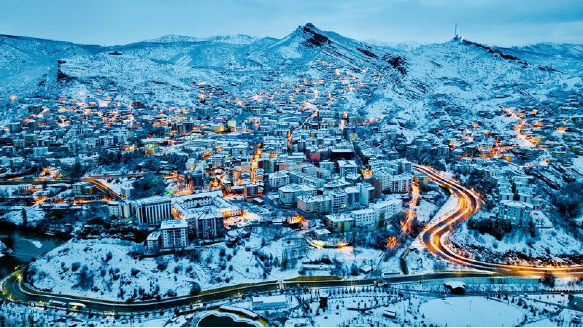 Tunceli'de Kar Yağışı Elektrik ve Su Kesintisine Yol Açtı