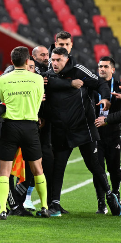 Burak Yılmaz, kırmızı kart için özür diledi!