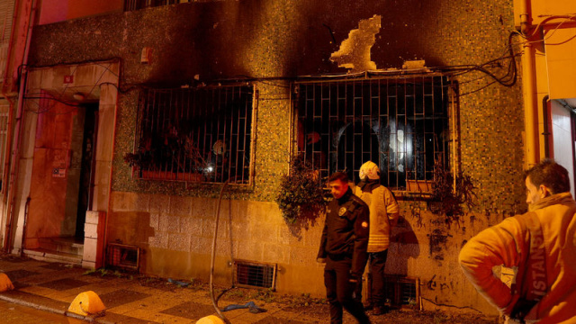 Kadıköy'de apartmanda yangın paniği: 8 yaralı