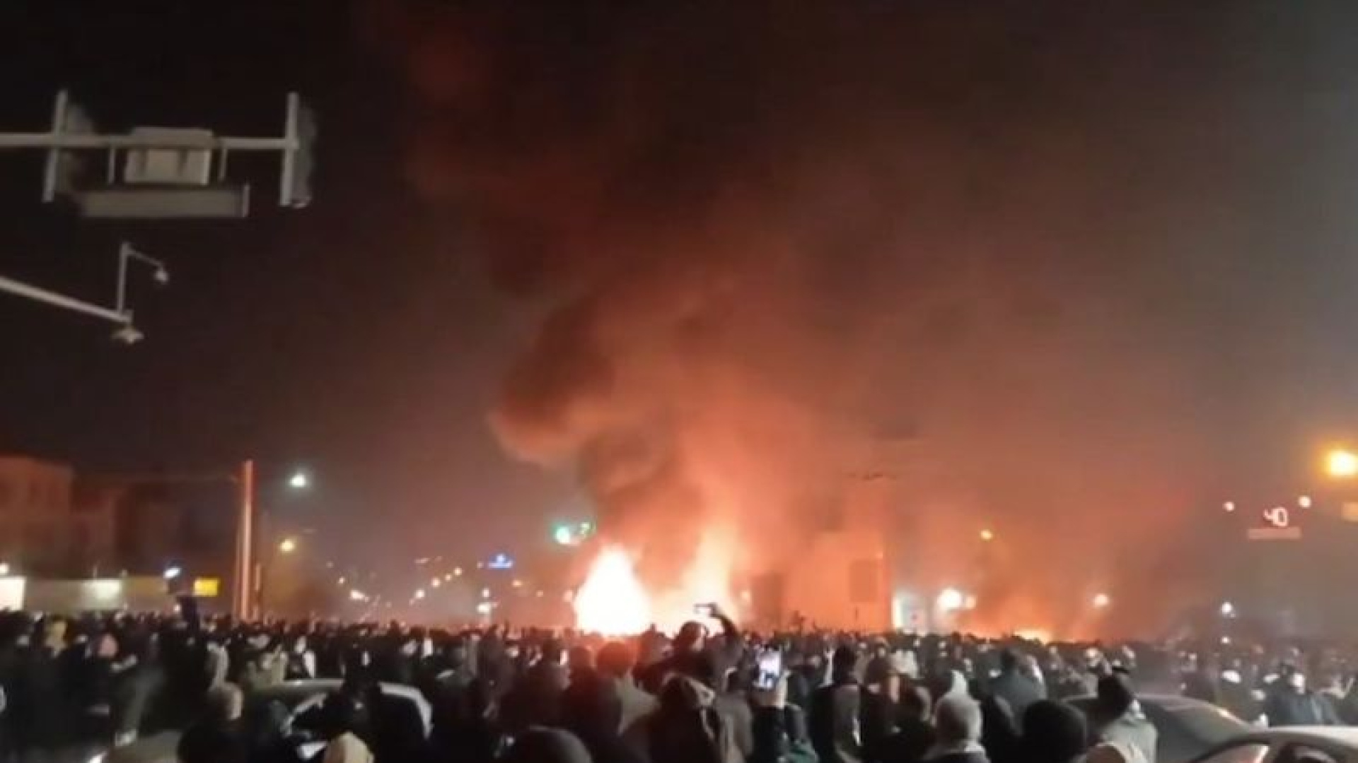 İran'da Protestolar: 2.500'den Fazla Can Kaybı, 16.700 Gözaltı