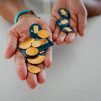 Altın rekor seviyeye yakın seyrediyor