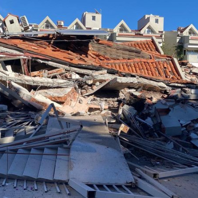 Marmaris'te 5 katlı otel çöktü!