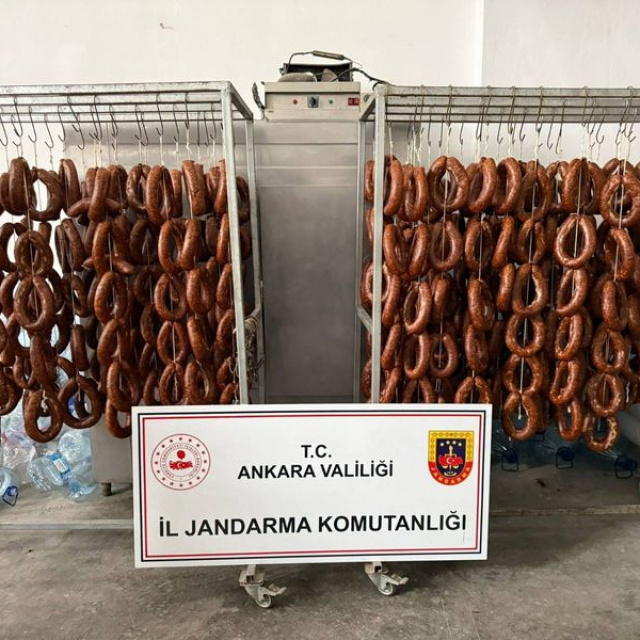 11 bin 400 kilogram sahte et ve gıda ele geçirildi