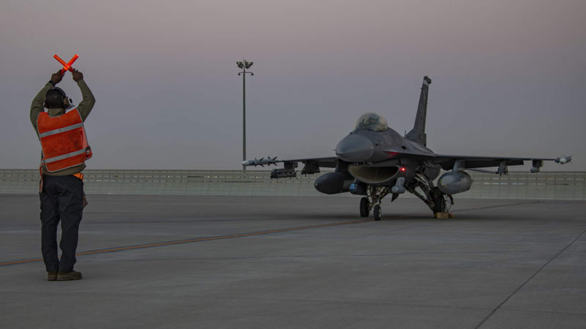 Katar'daki ABD Üssünde Tahliye: El Udeid'de Gerilim Yükseliyor