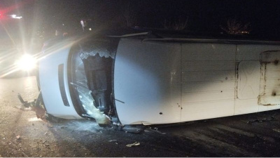 Otomobil ile minibüs çarpıştı: 1 ölü, 5 yaralı