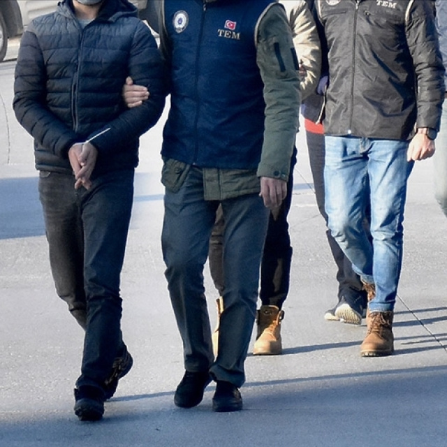İstanbul merkezli 13 ilde FETÖ operasyonu: 14 tutuklama