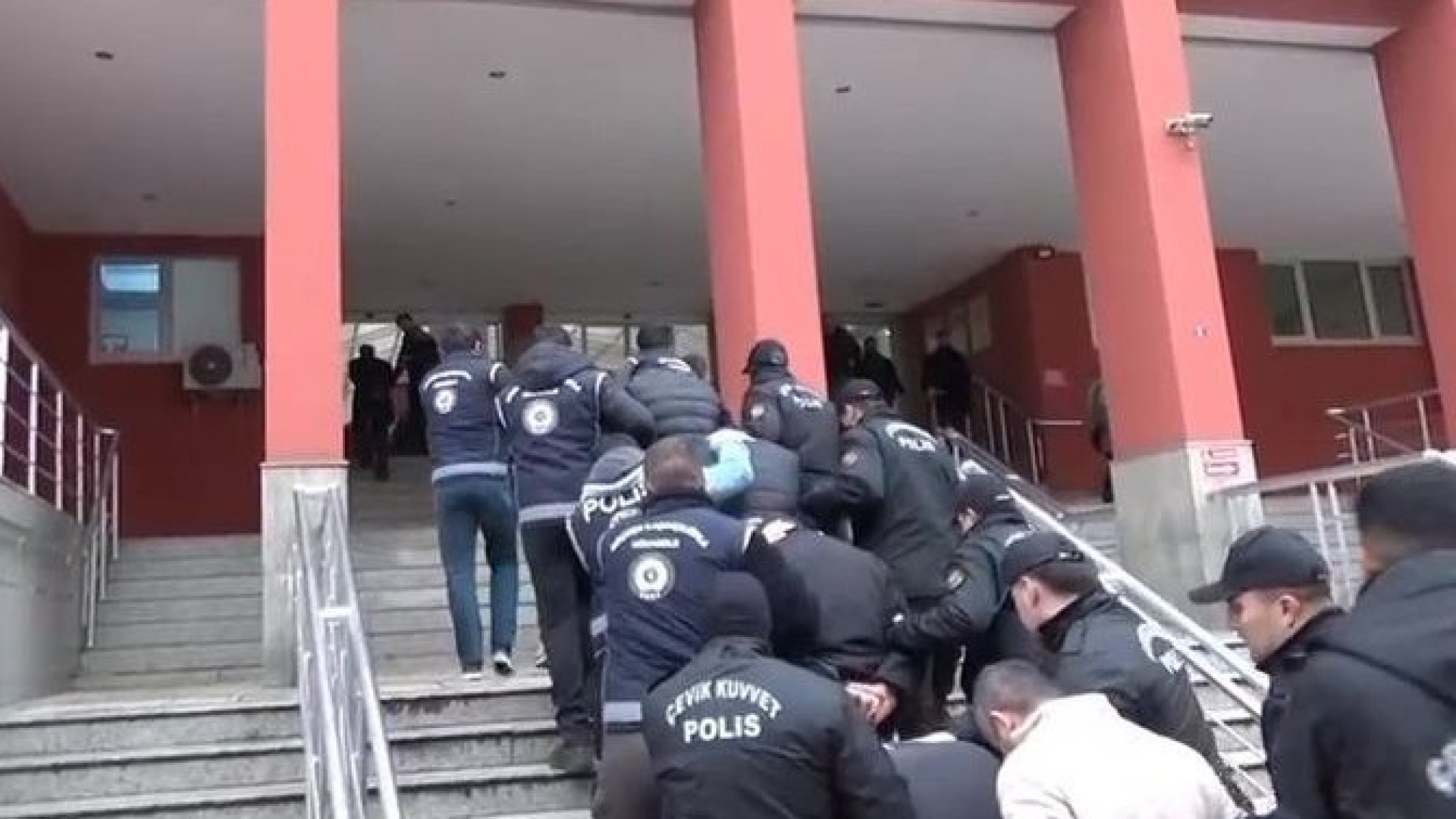 Kocaeli ve Iğdır'da Fuhuş Operasyonu: 4 Tutuklama, 6 Kadın Kurtarıldı