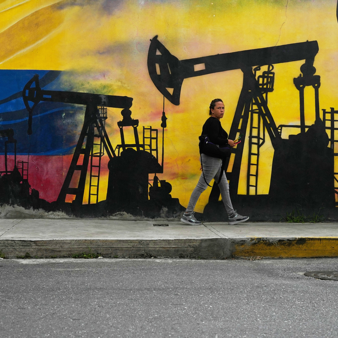 ABD Venezuela petrolünde ilk satışı gerçekleştirdi! Tam 500 milyon dolarlık anlaşma imzalandı.