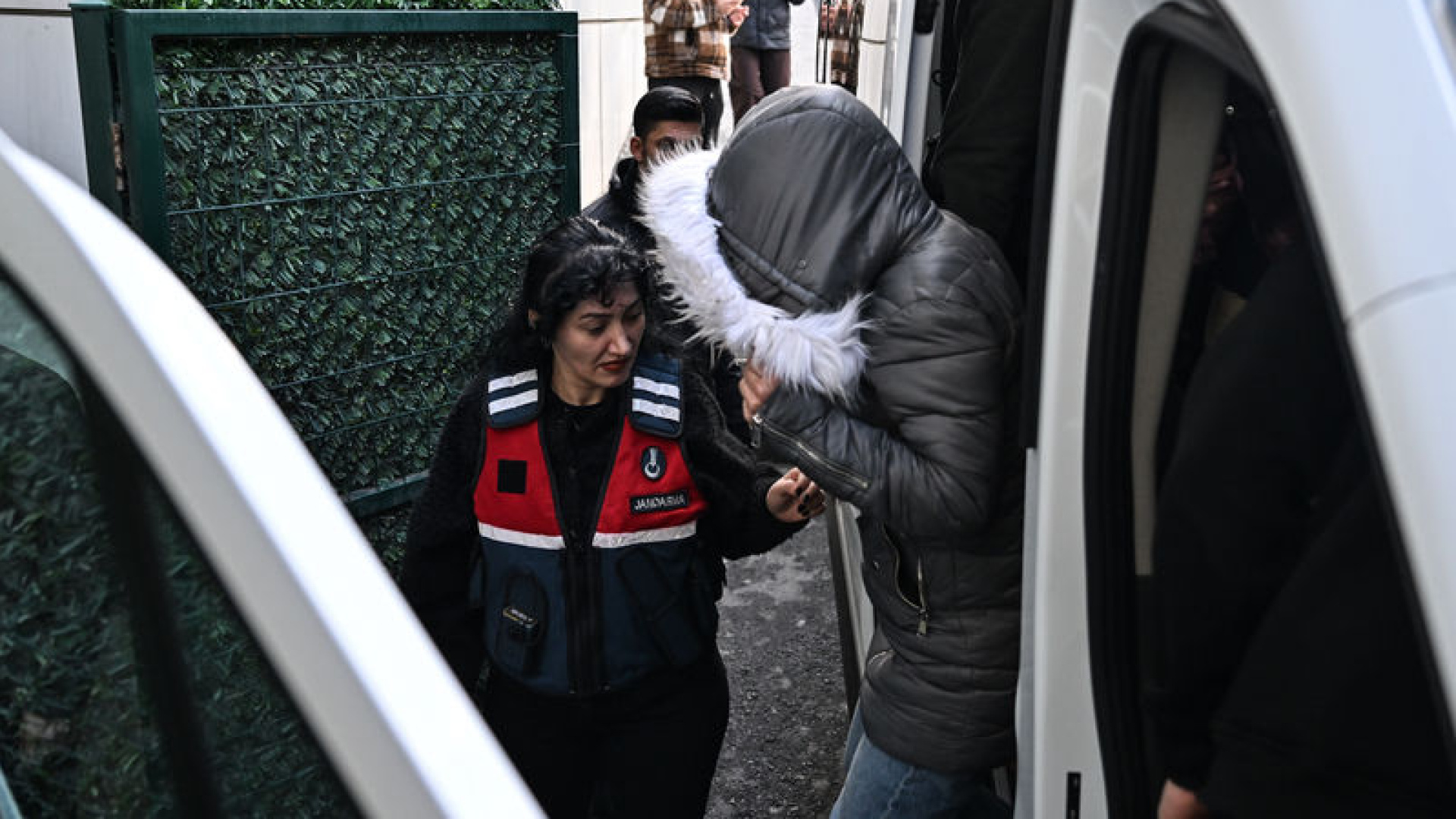 Son dakika: Ünlülere yönelik uyuşturucu operasyonu: 18 gözaltı