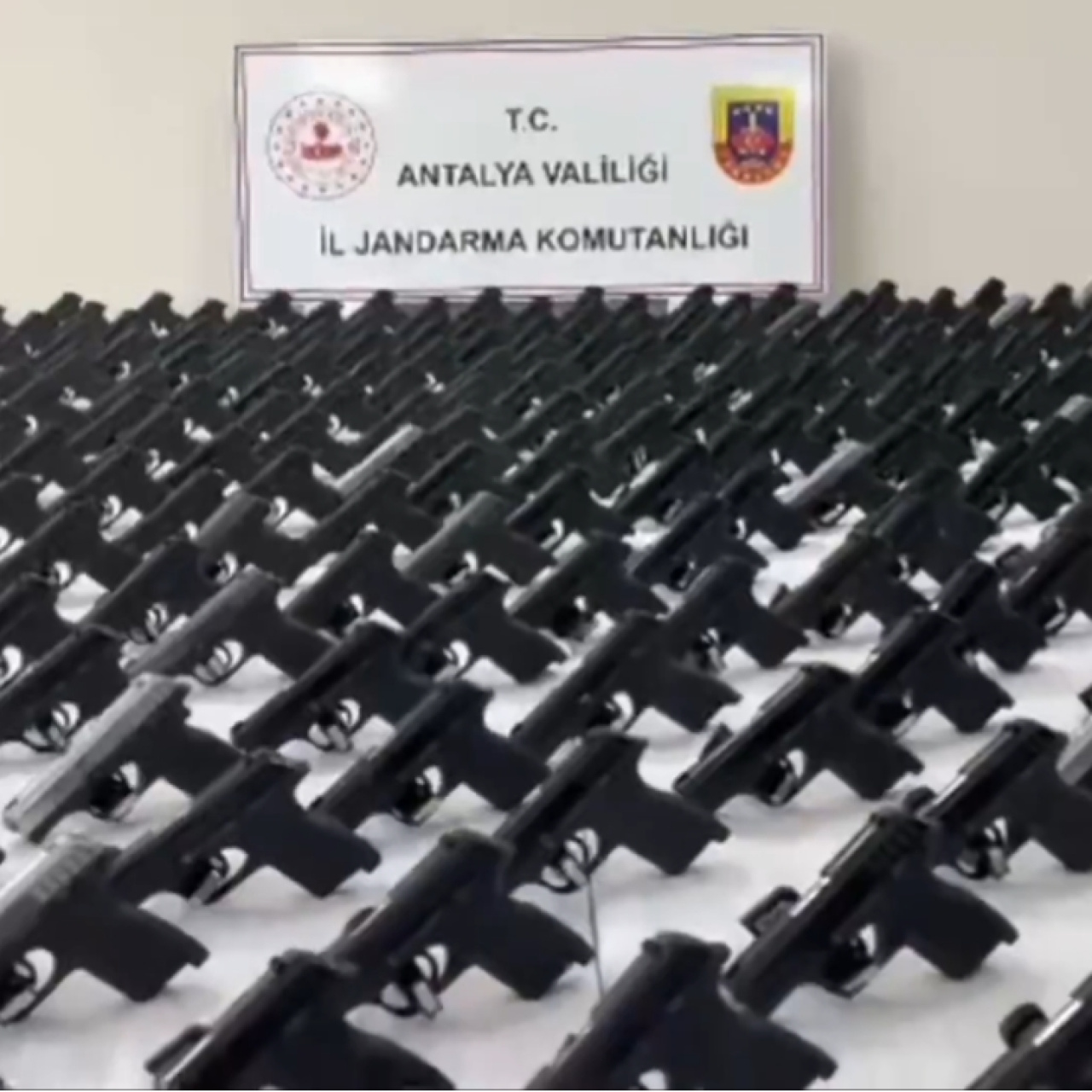 393 ruhsatsız tabanca ele geçirildi