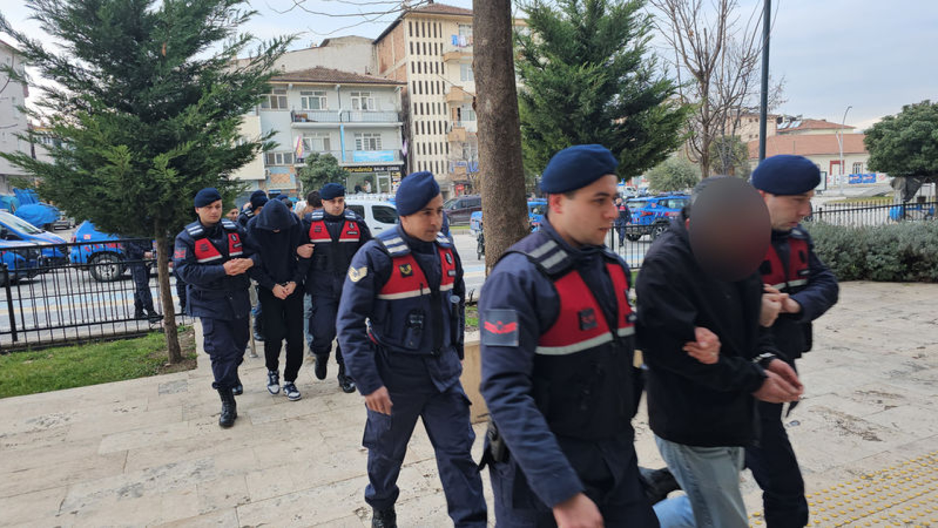 Son dakika: Tokat haberleri: Banka hesabı kiralayıp dolandırıcılara gönderen kişilere operasyon: 16 gözaltı