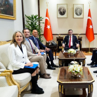 Cumhurbaşkanı Yardımcısı Barrack ile görüştü