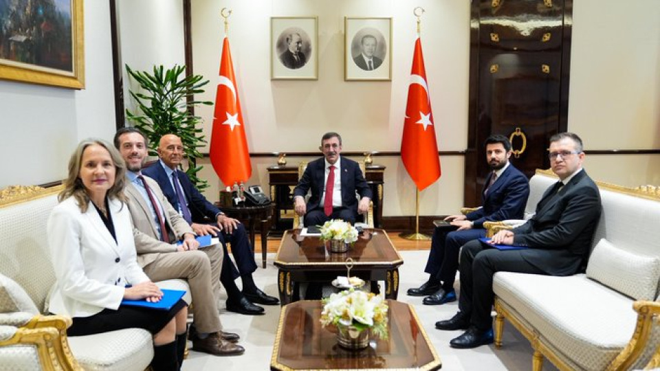 Cumhurbaşkanı Yardımcısı Barrack ile görüştü