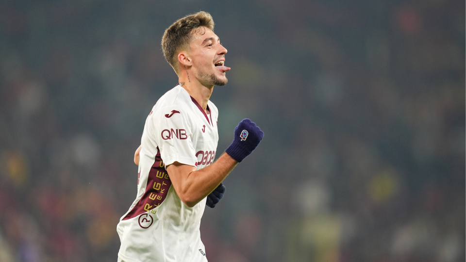 Ernest Muçi gollerine devam ediyor!