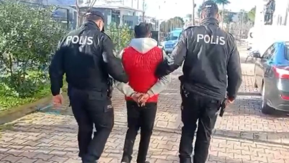 Üvey annesini öldürüp firar etmişti... Cezaevinde feci son!