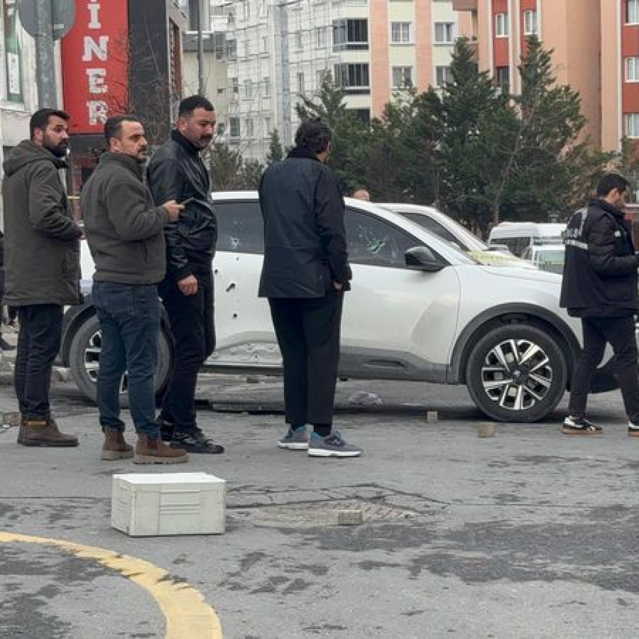 Aracında silahlı saldırıya uğradı!