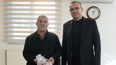 Para dolu poşeti çöpe attı