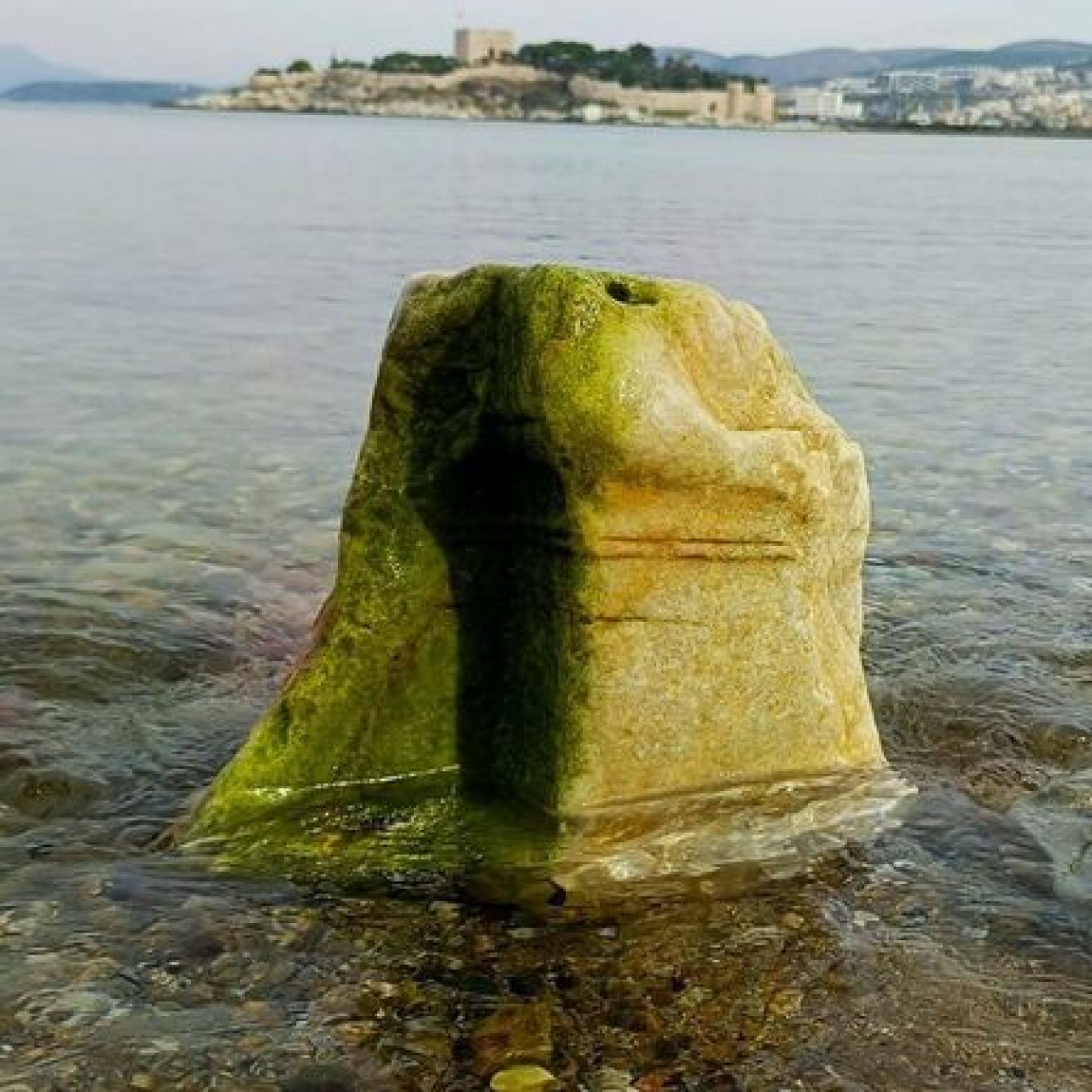 Deniz suyu çekilince ortaya çıktı