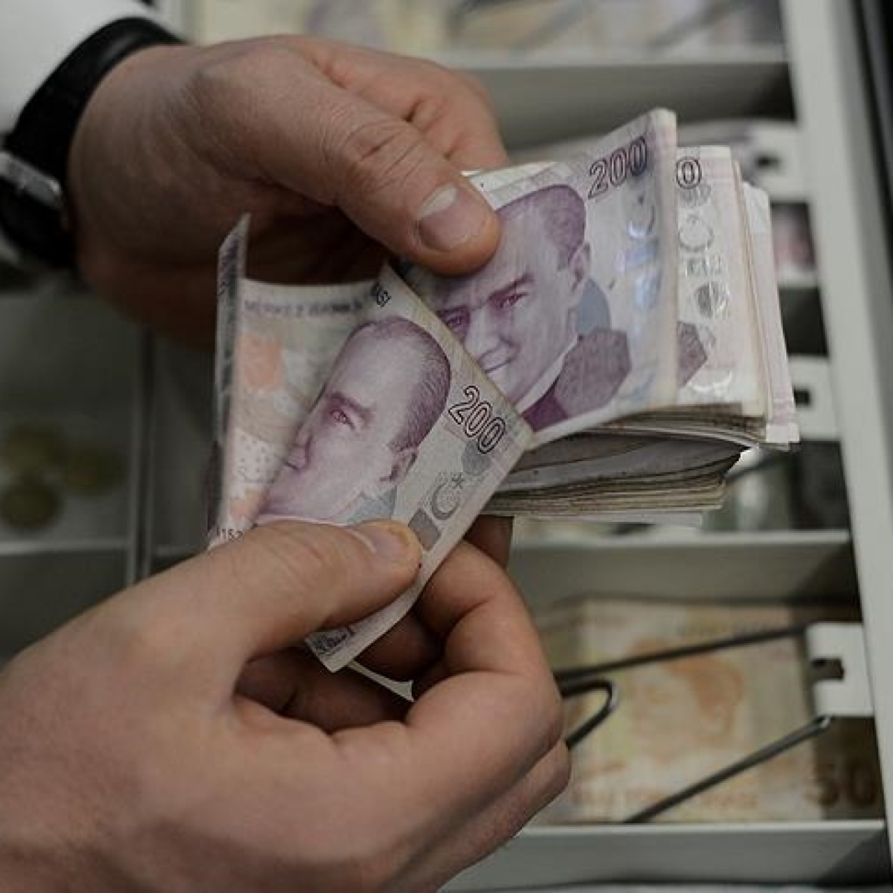 Emekli maaşı düzenlemesi komisyonda kabul edildi: Emeklilerin yüzü güldü!