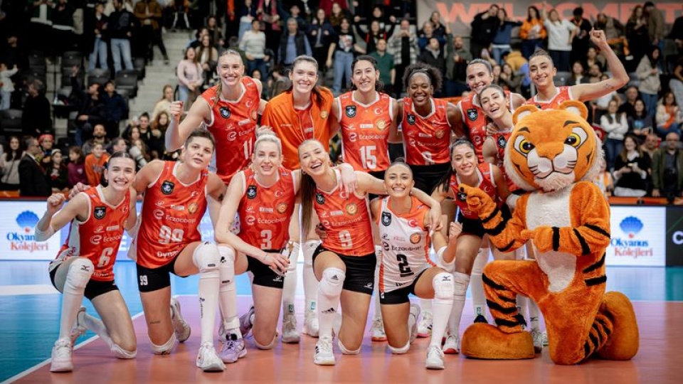 Eczacıbaşı Dynavit, Olympiacos'a set vermedi!