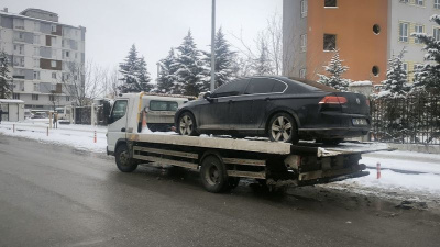 DEM Partili belediye başkanının resmi aracına haciz