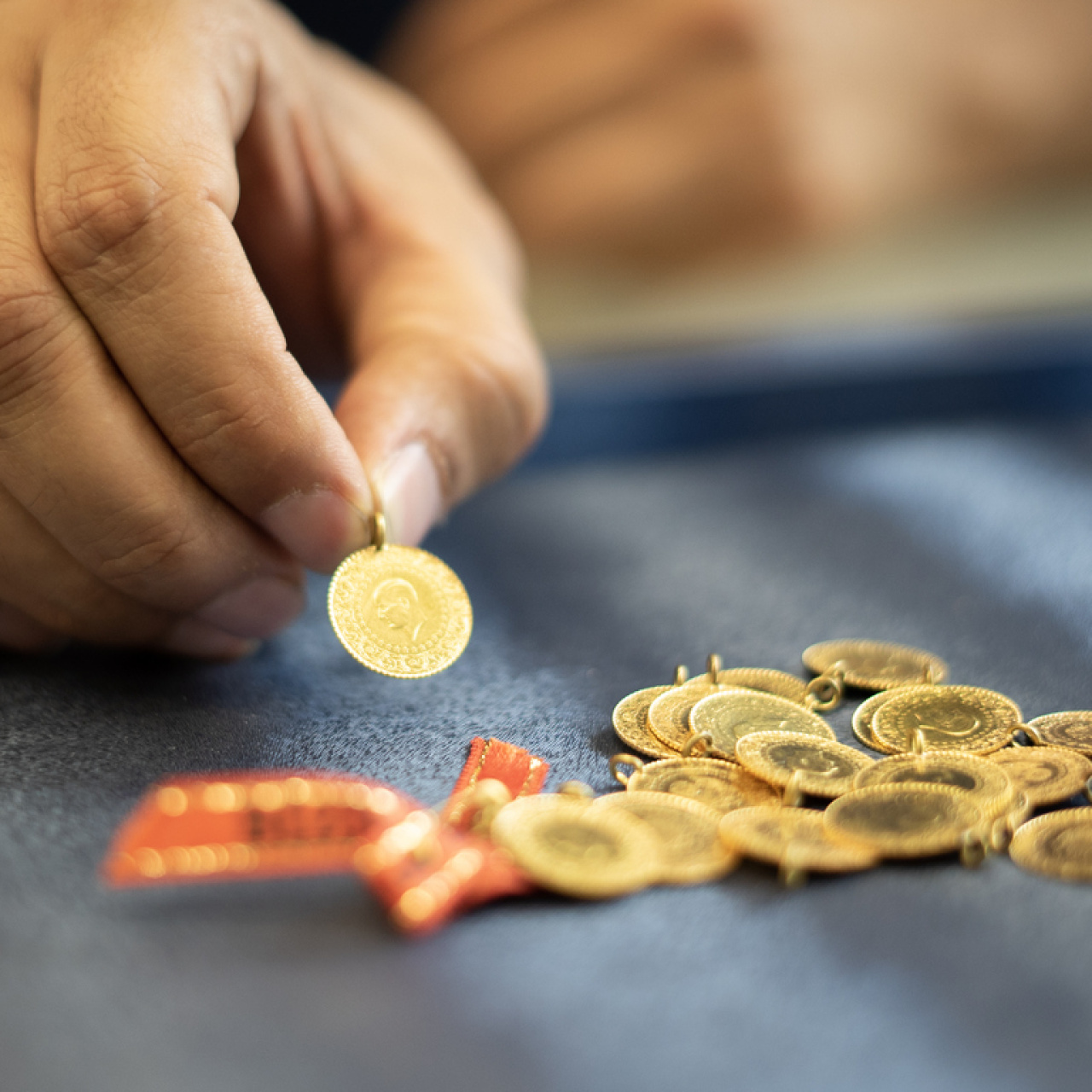 Altın rekor seviyeden geriledi