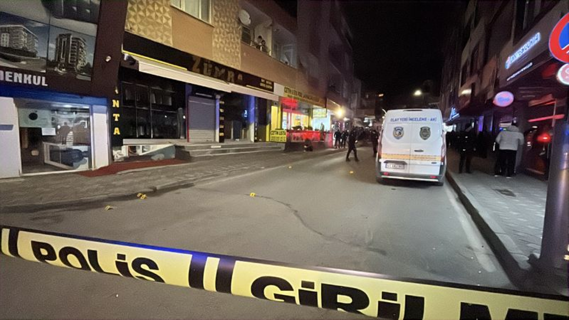 Gebze’de restorana araçtan silahlı saldırı: 2 yaralı