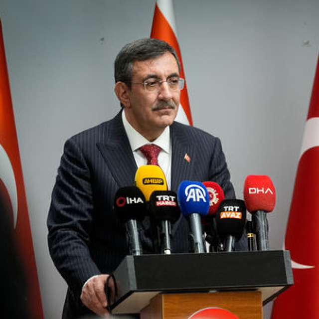 "Kıbrıs Türkleri asla yalnız değildir"