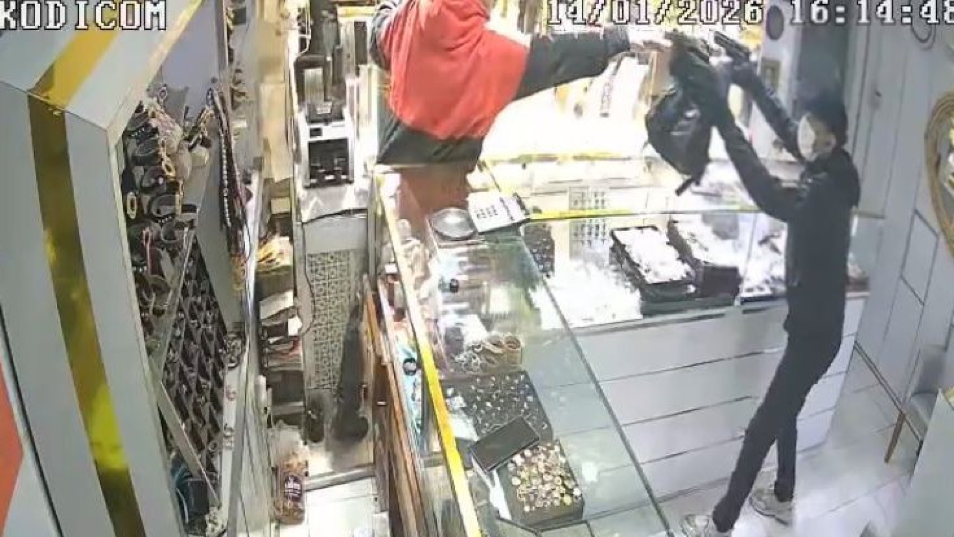 Bahçelievler'de 3 milyon liralık altın soygunu kamerada | Son dakika haberleri