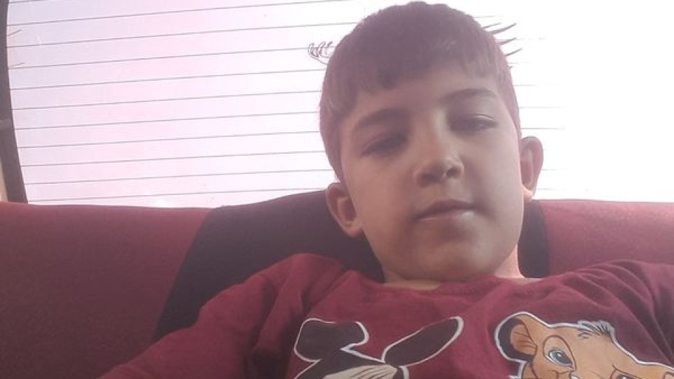 Karne gününde oğlunun kabrinde ağladı