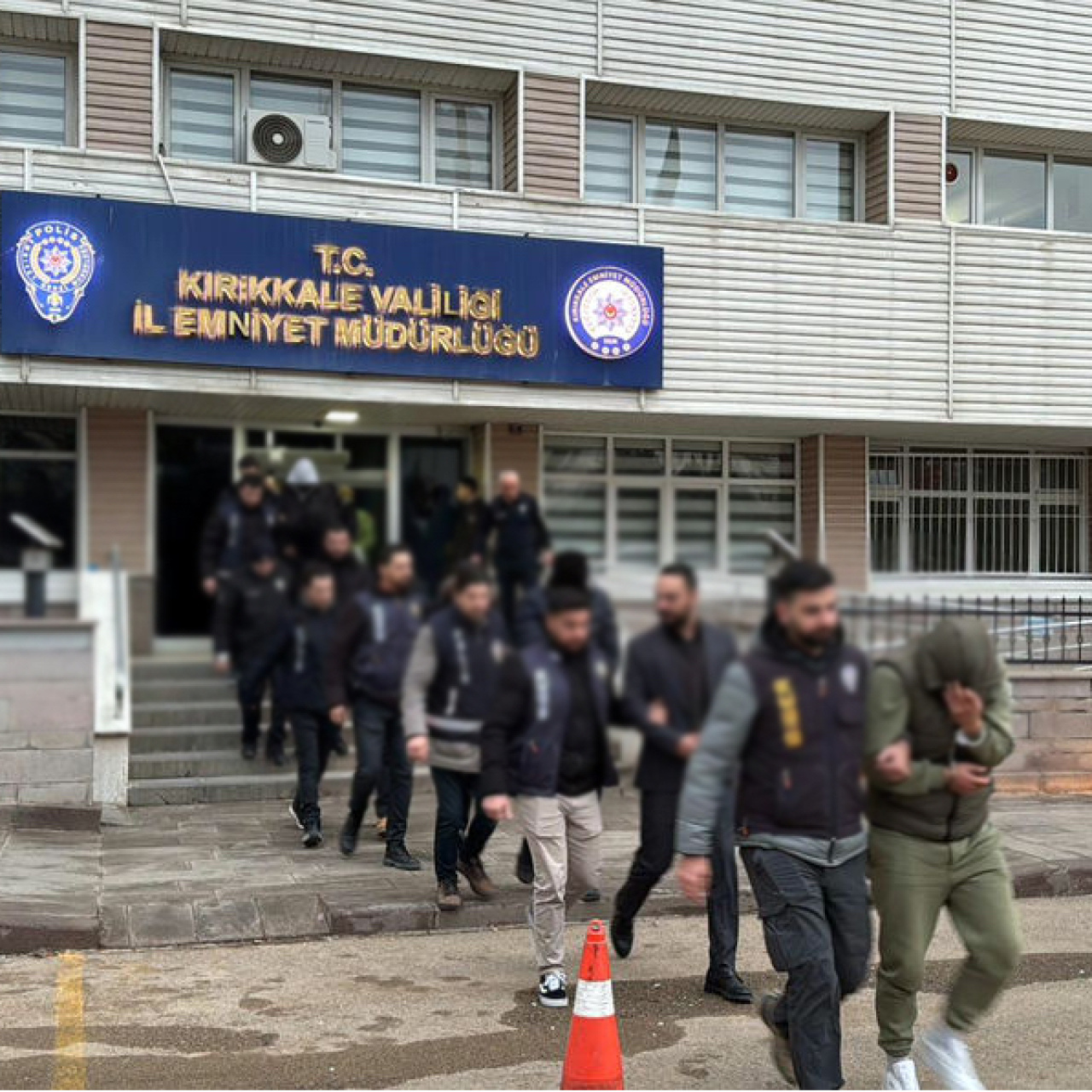 3 ilde yasa dışı bahis operasyonu: 25 gözaltı