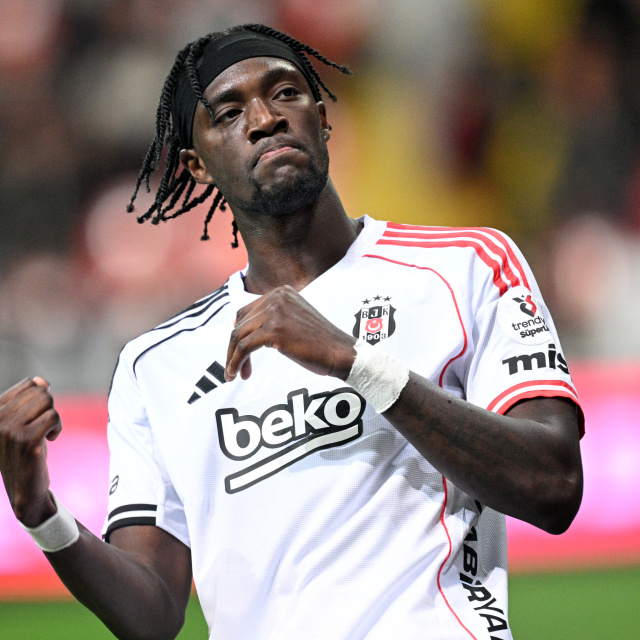 Abraham, İngiliz kulüplerinin gözdesi oldu!