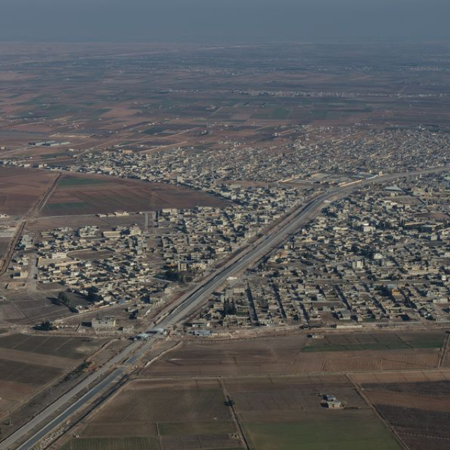Suriye ordusunun vurduğu YPG/SDG, Fırat'ın batısından çekiliyor