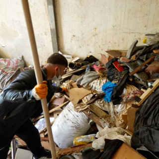 Tarsus'ta müstakil evden 168 ton çöp çıkarıldı