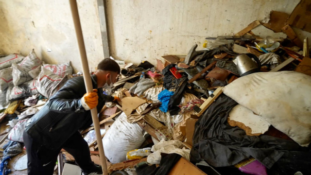 Tarsus'ta müstakil evden 168 ton çöp çıkarıldı