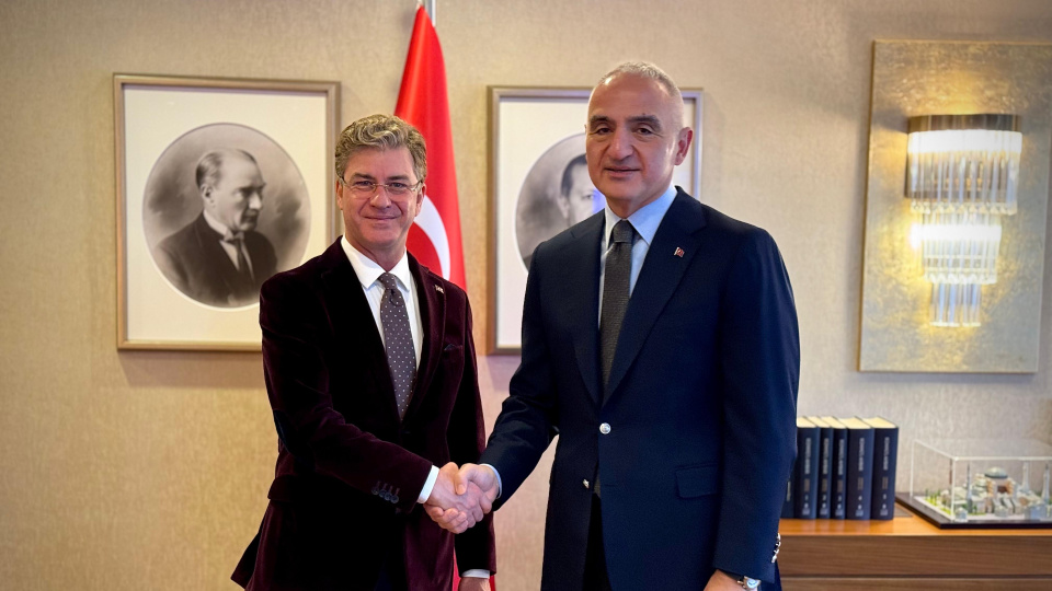 Bakan danışmanı oldu