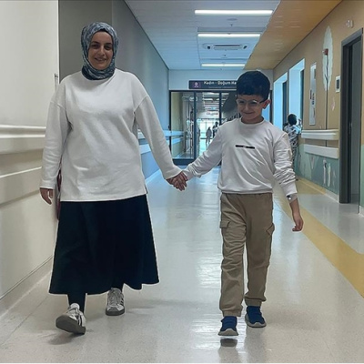 Milyonda 3 görülüyor! Yürüyemeyen Emir yeniden koşmaya başladı