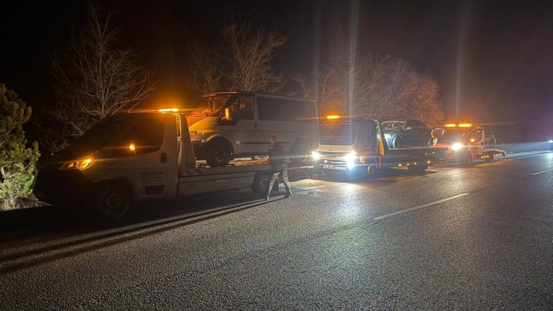 Son dakika: Akıllara durgunluk veren olay: Kaza sonrası aracına bakarken otomobil çarptı | Son dakika haberleri