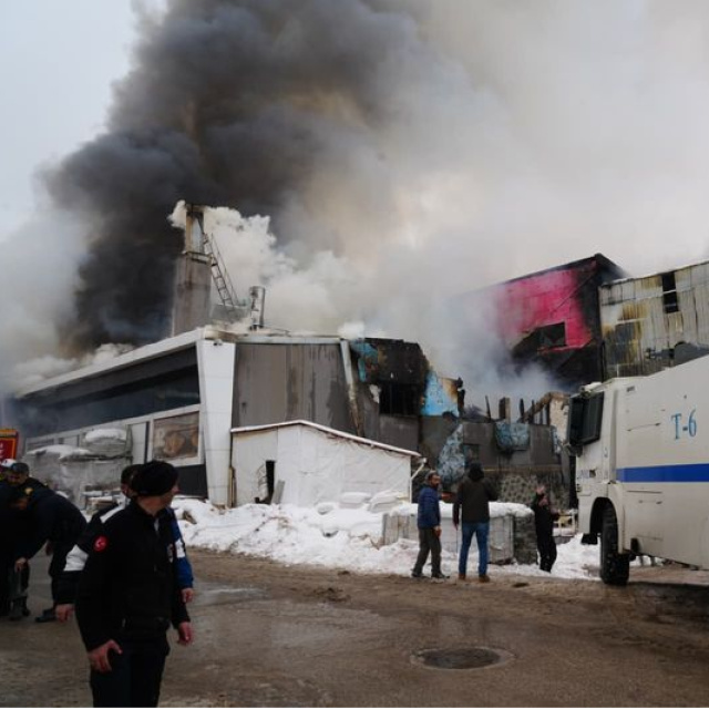 Sanayi sitesinde büyük yangın