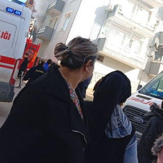 Yatalak adam alev kapanında kaldı