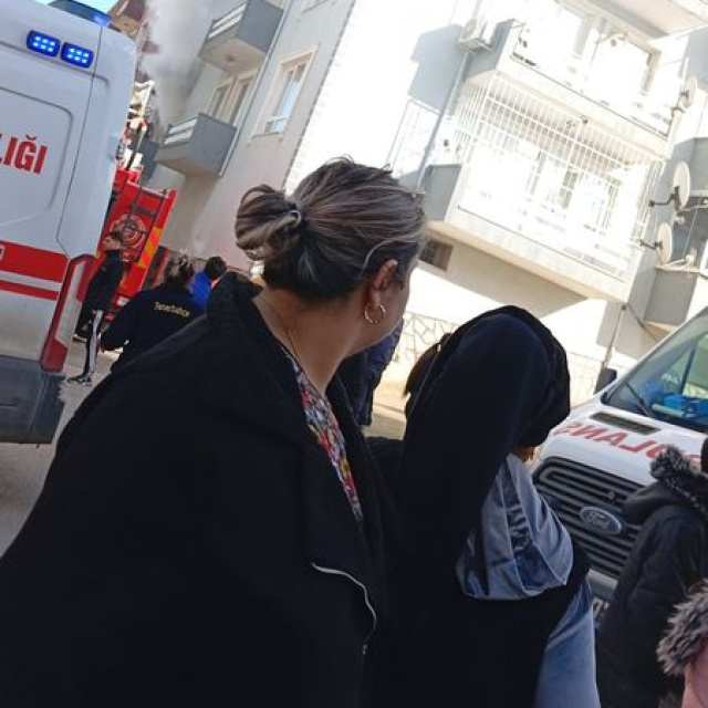 Yatalak adam alev kapanında kaldı