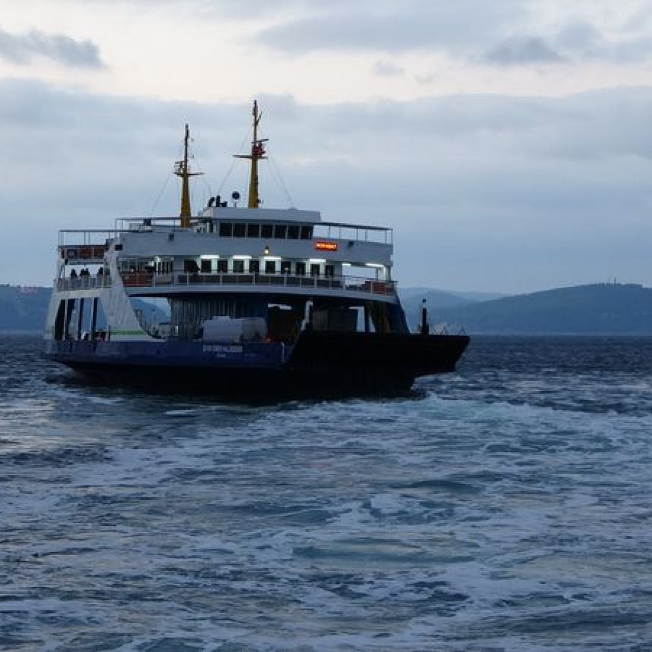 Güney Marmara'da yarınki feribot seferleri iptal edildi