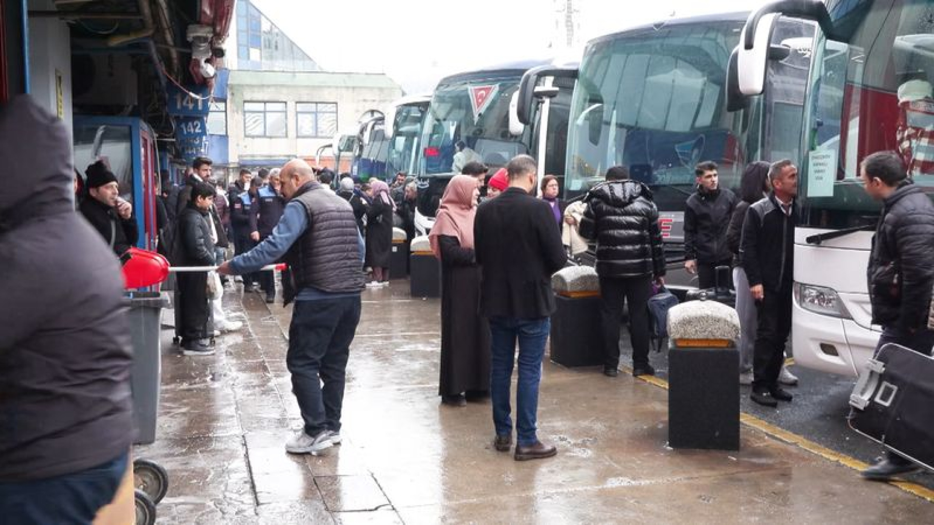 15 Temmuz Demokrasi Otogarı'nda yarıyıl tatili yoğunluğu