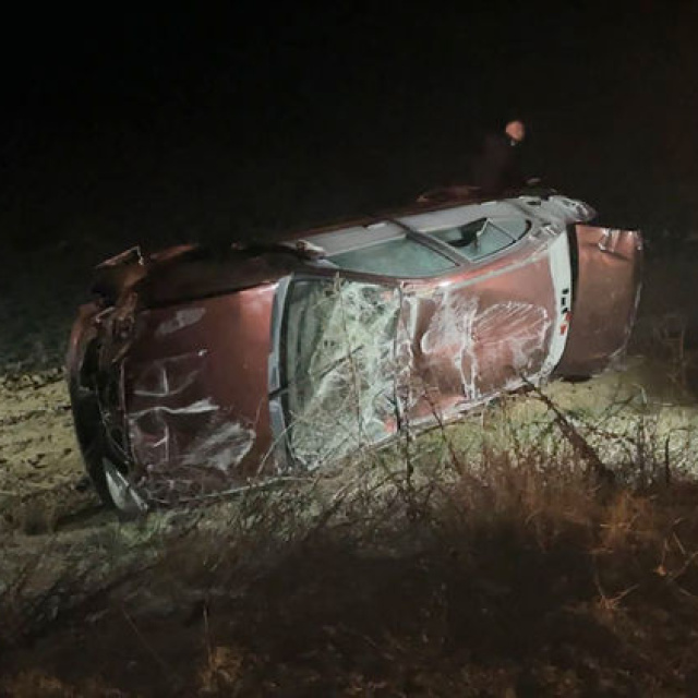 Otomobil tarlaya devrildi: 1 ölü, 1 yaralı