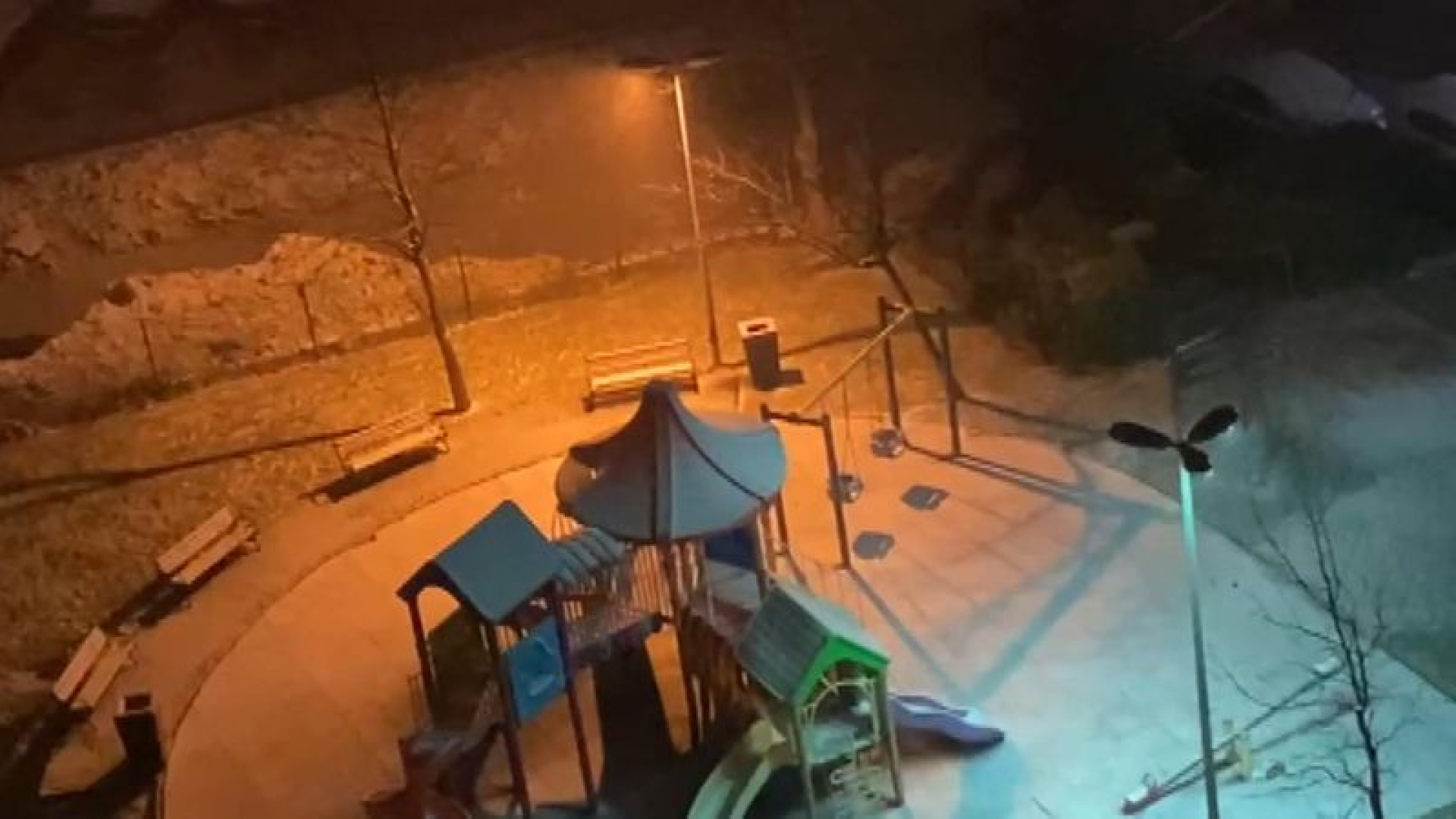 İstanbul'da kar yağışı; sokaklar beyaza büründü | Son dakika haberleri