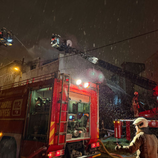 Ümraniye'de bir binada yangın çıktı