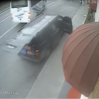 Facia kıl payı! El frenini çekmeyi unuttu