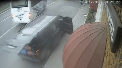 Facia kıl payı! El frenini çekmeyi unuttu